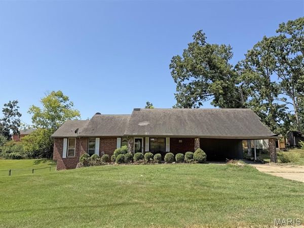2033 Meadows Road , Poplar Bluff, MO 63901