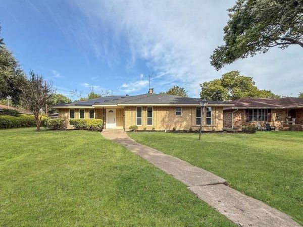2147 Oak Valley Lane , Dallas, TX 75232