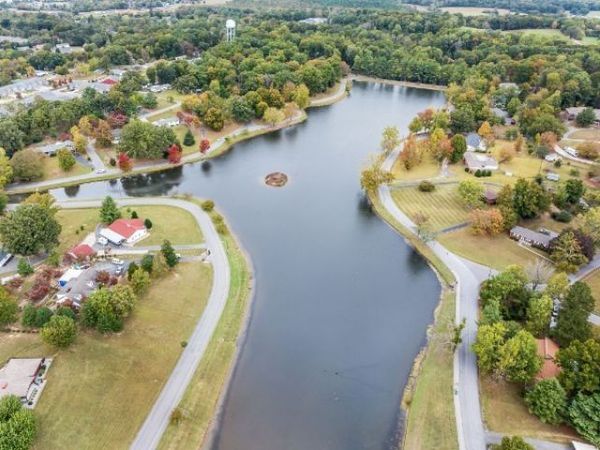 102 West Hills Terrace , Dickson, TN 37055