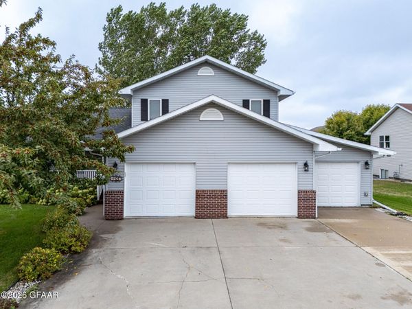 1427 SAINT JOHN'S Drive , Crookston, MN 56716