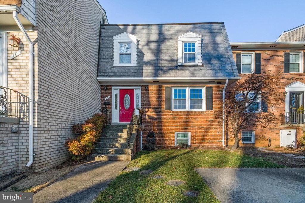 16 S Abingdon Street, Arlington, VA 22204 Main Photo