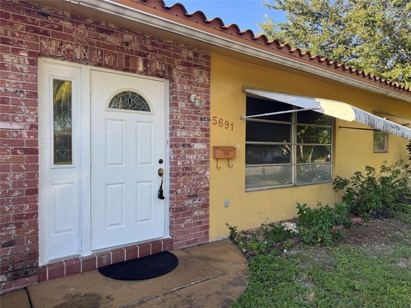 5691 SW 1st Street, Plantation, FL 33317