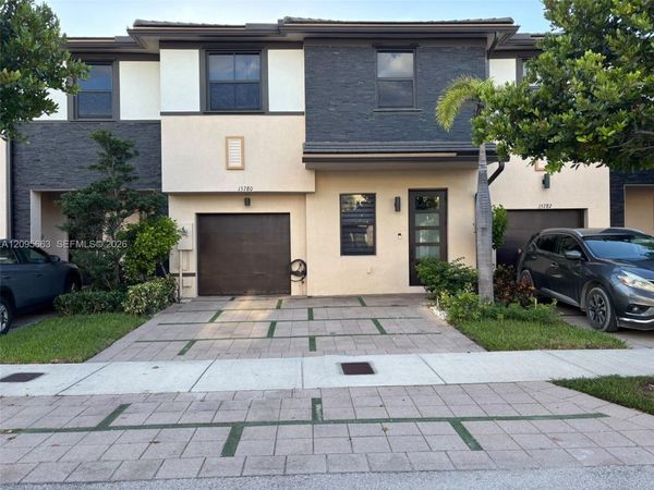 15780 NW 91st Ct , Miami Lakes, FL 33018