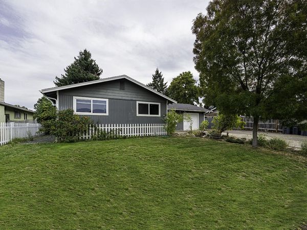 112 Saxbury Drive, Central Point, OR 97502