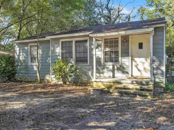 33 Kennington Dr, Pensacola, FL 32507