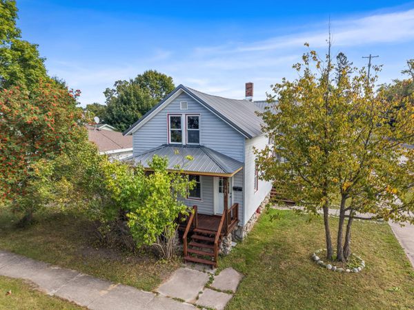 135 S D Street, Cheboygan, MI 49721