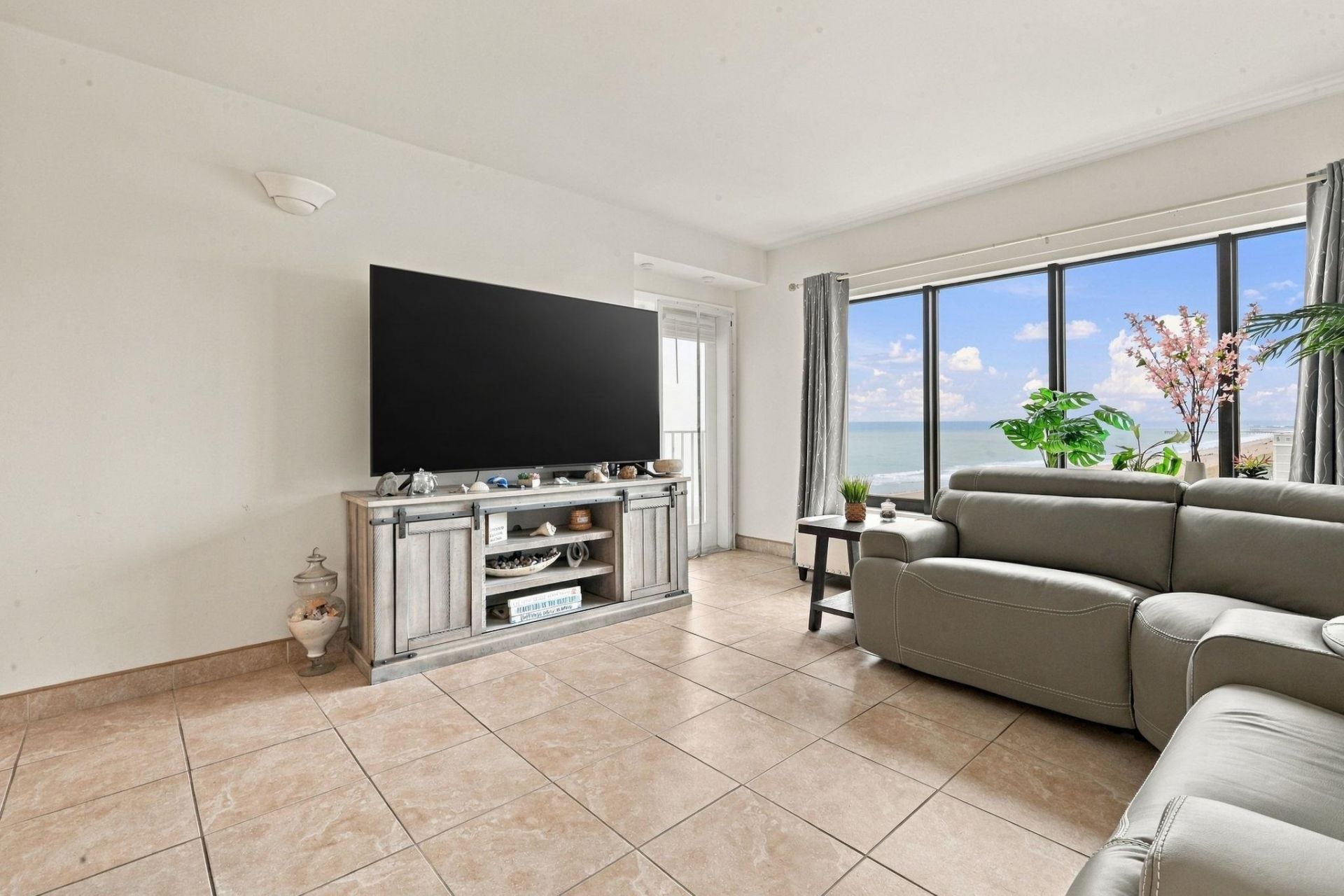 1605 S Ocean Blvd. Photo 11