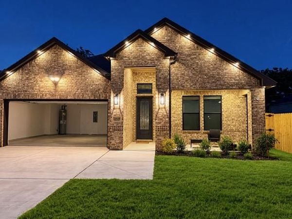 1930 Houston Street , Grand Prairie, TX 75050