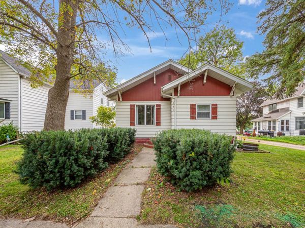 251 N Lincoln Street , Lake Crystal, MN 56055