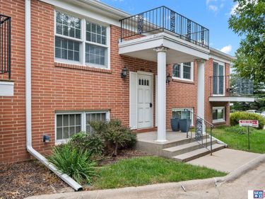 210 Lakewood Drive, Unit 8, Lincoln, NE 68510