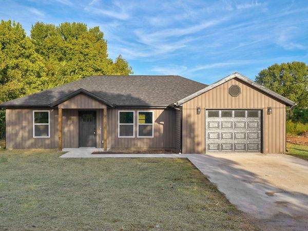 314 N Park Avenue , Aurora, MO 65605