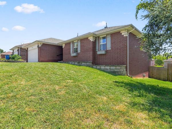 4048 W Falcon Drive , Battlefield, MO 65619