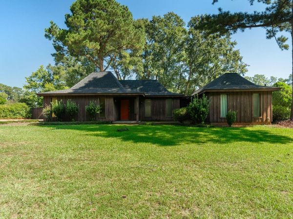 1521 Old Amy Rd., Laurel, MS 39440
