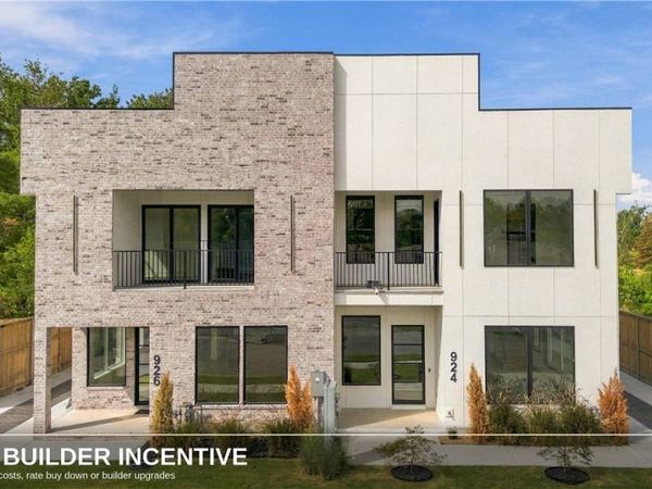 924 SE G Street , Bentonville, AR 72712