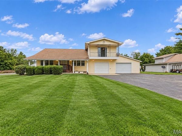 4620 N Alby Road , Godfrey, IL 62035