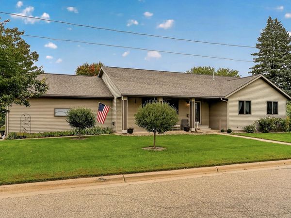 425 Park Avenue , Zumbrota, MN 55992