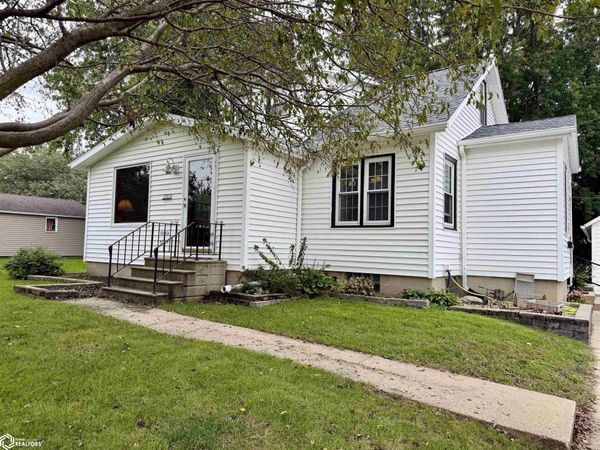 206 F Avenue, Grundy Center, IA 50638