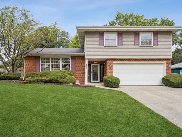 290 W Oak Glen Drive , Bartlett, IL 60103
