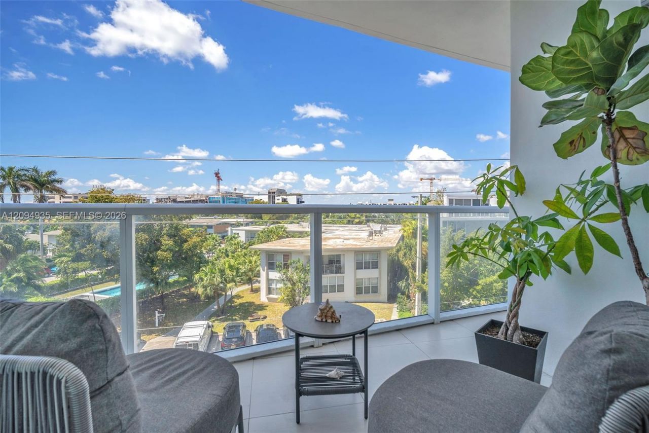 9821 E Bay Harbor Dr , Unit 501, Bay Harbor Islands, FL 33154 Photo