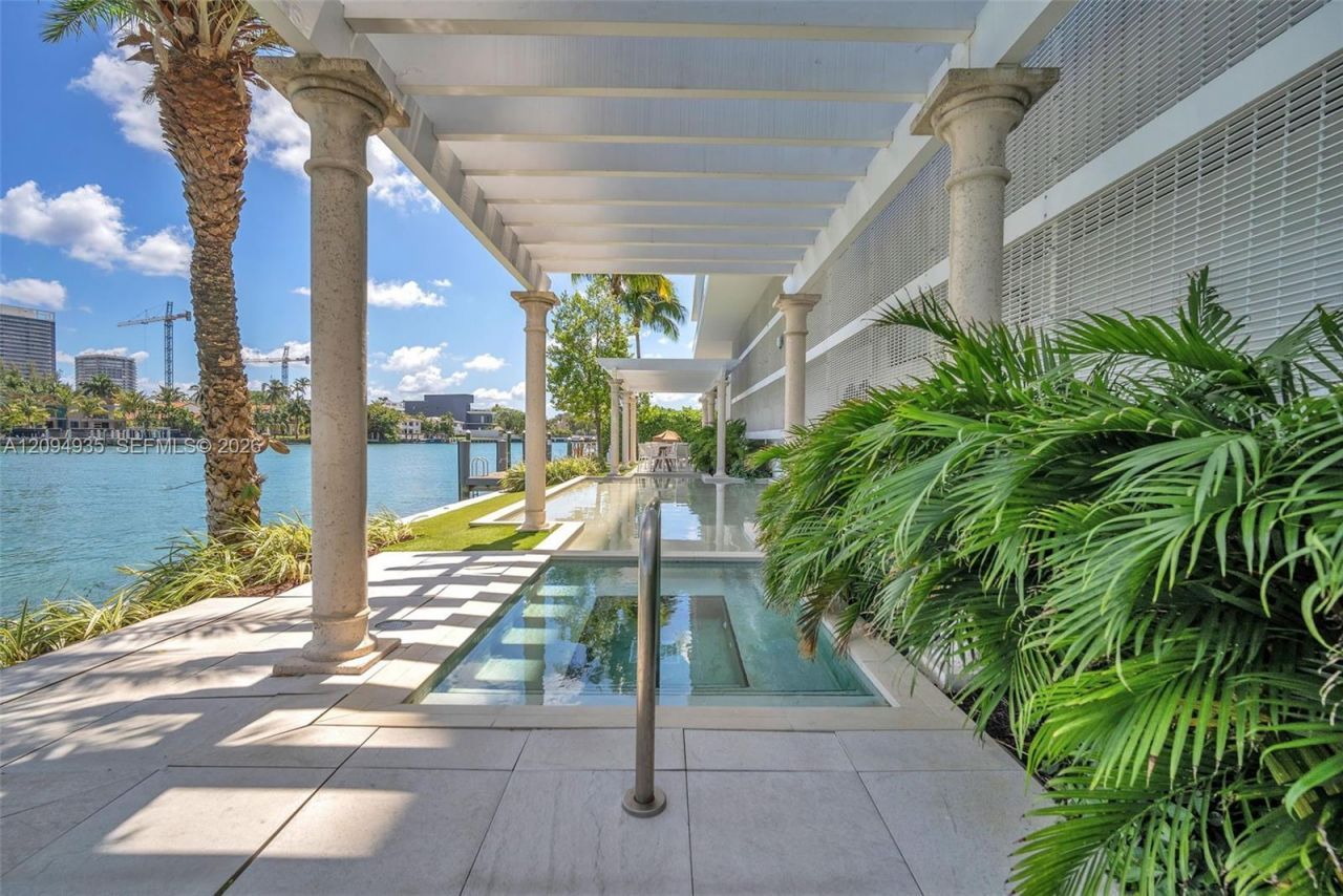 9821 E Bay Harbor Dr , Unit 501, Bay Harbor Islands, FL 33154 Photo