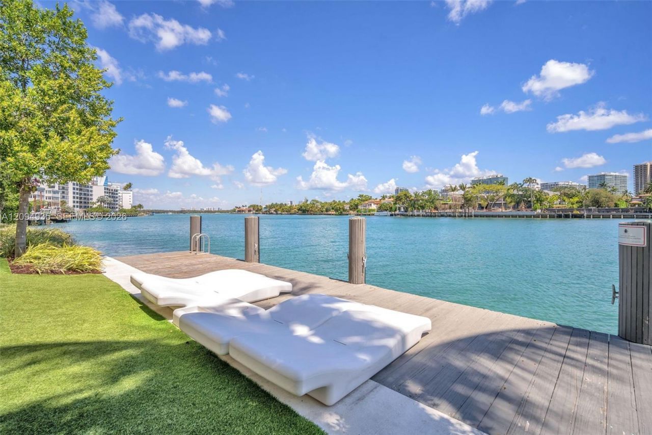 9821 E Bay Harbor Dr , Unit 501, Bay Harbor Islands, FL 33154 Photo