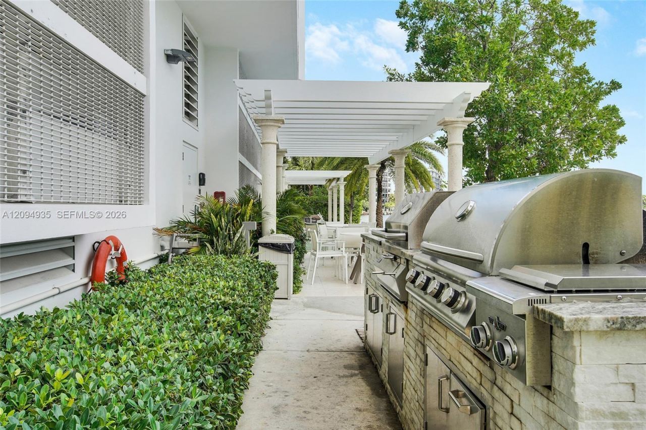9821 E Bay Harbor Dr , Unit 501, Bay Harbor Islands, FL 33154 Photo