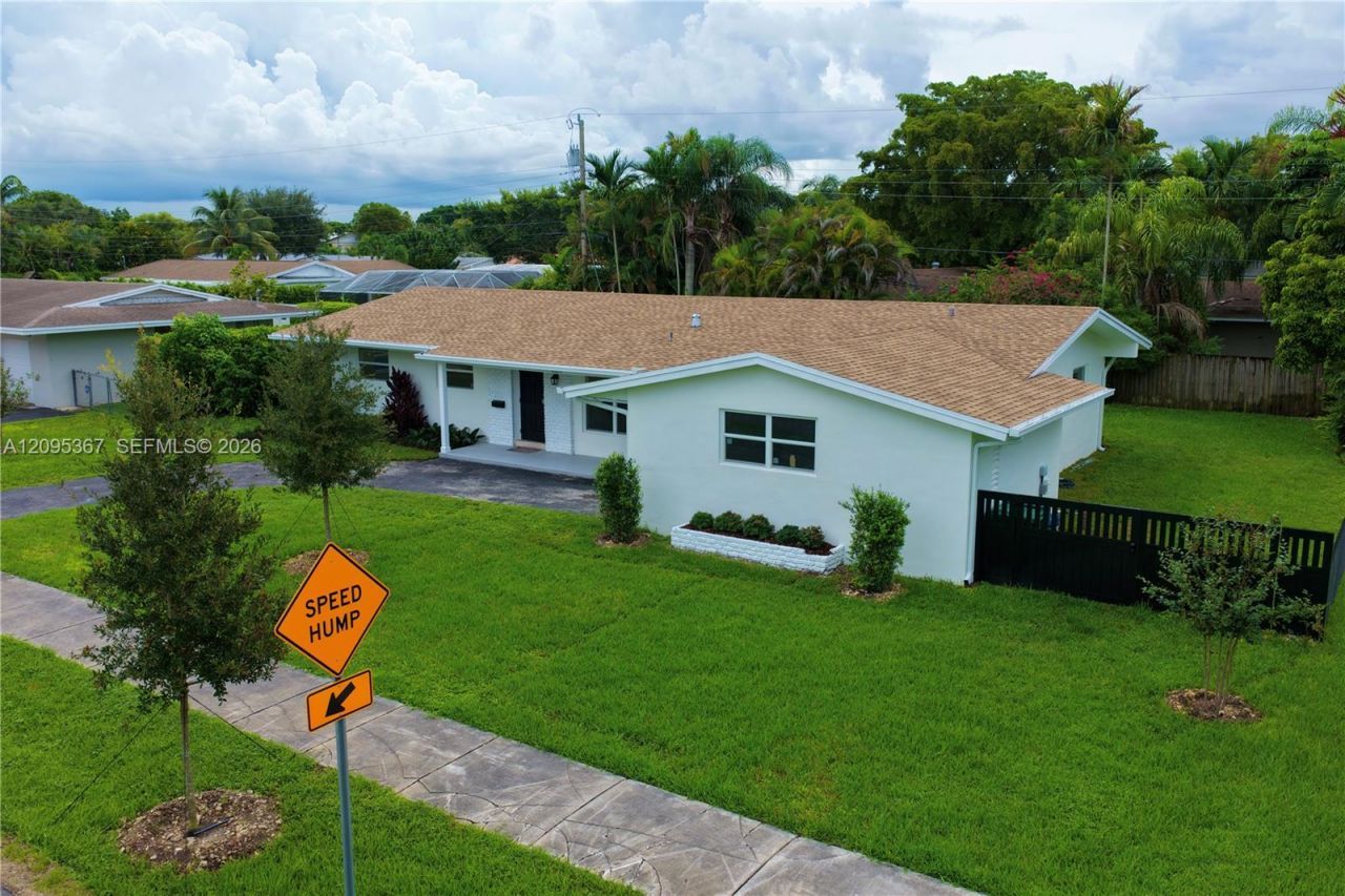 8820 SW 85th St , Miami, FL 33173 Photo