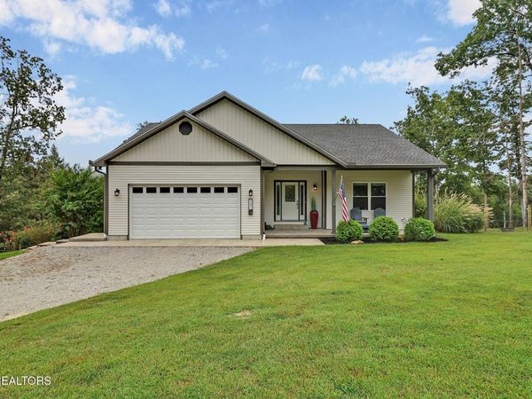 143 Crestwood Loop, Jamestown, TN 38556
