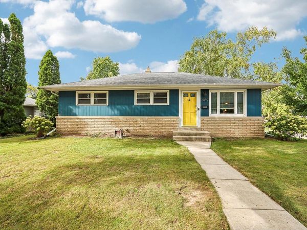 2859 S 96th STREET, West Allis, WI 53227