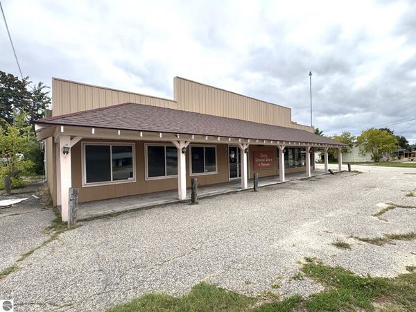 6726 Houghton Lake Drive W, Houghton Lake, MI 48629