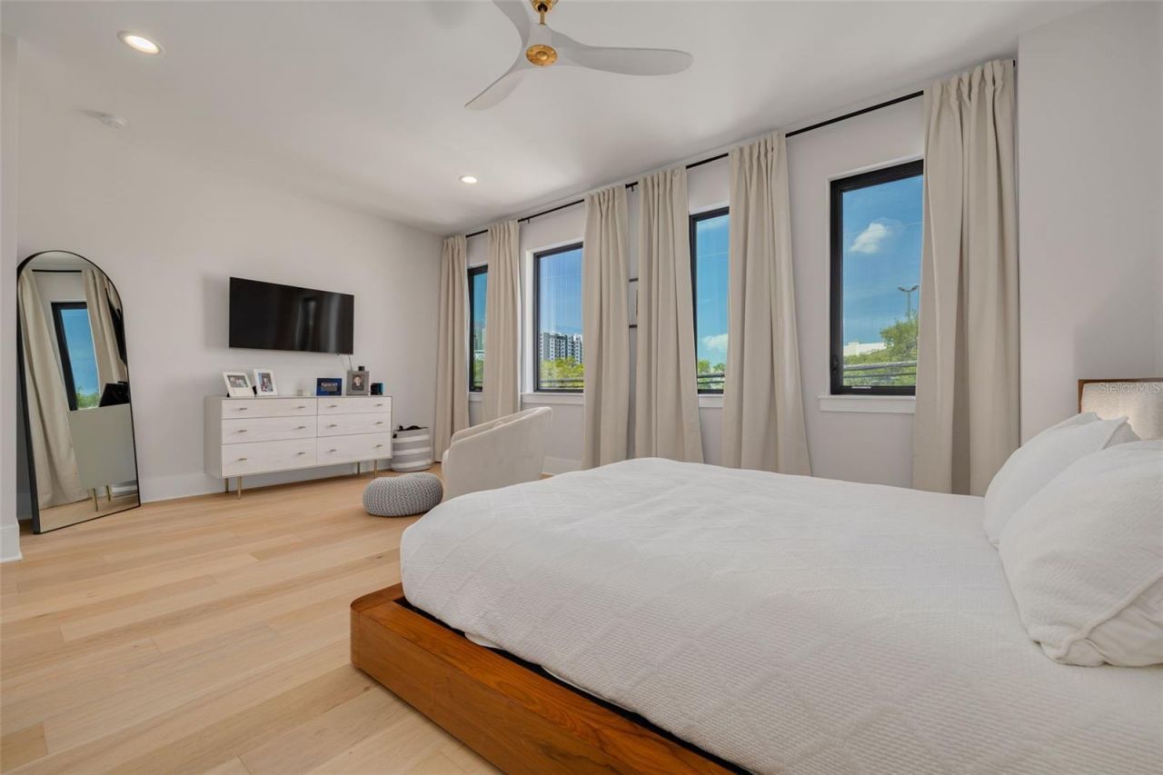 233 8th Street N, Saint Petersburg, FL 33701 Photo