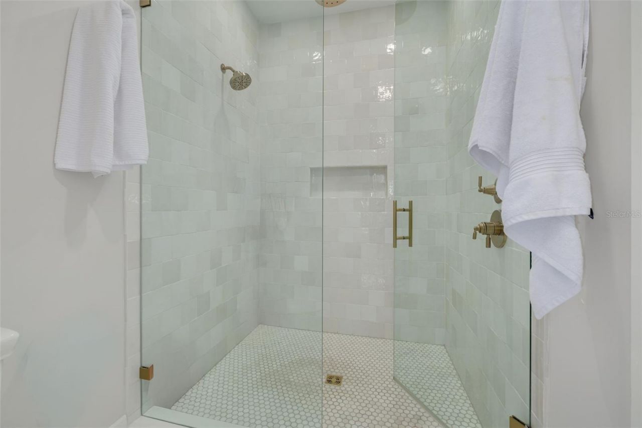 233 8th Street N, Saint Petersburg, FL 33701 Photo
