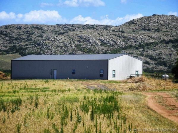 20826 County Rd 1470 , Lone Wolf, OK 73655
