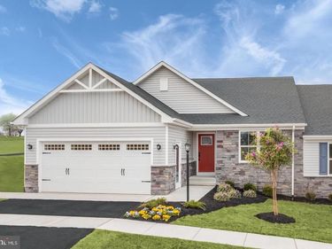 400 MINA CIRCLE, GREENCASTLE, PA 17225