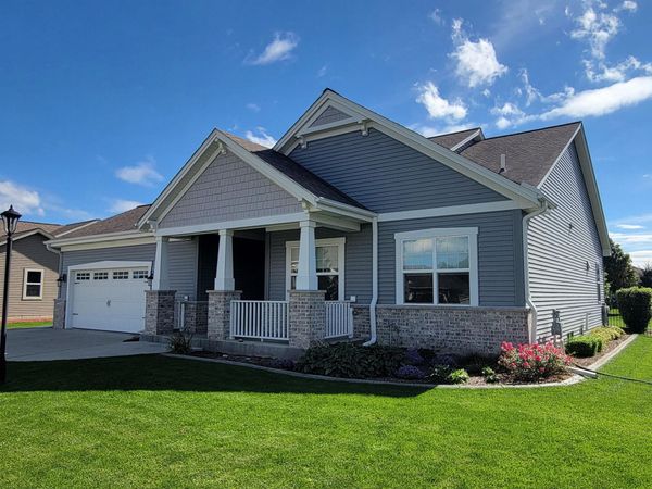 909 Meadowgate Dr, Waterford, WI 53185