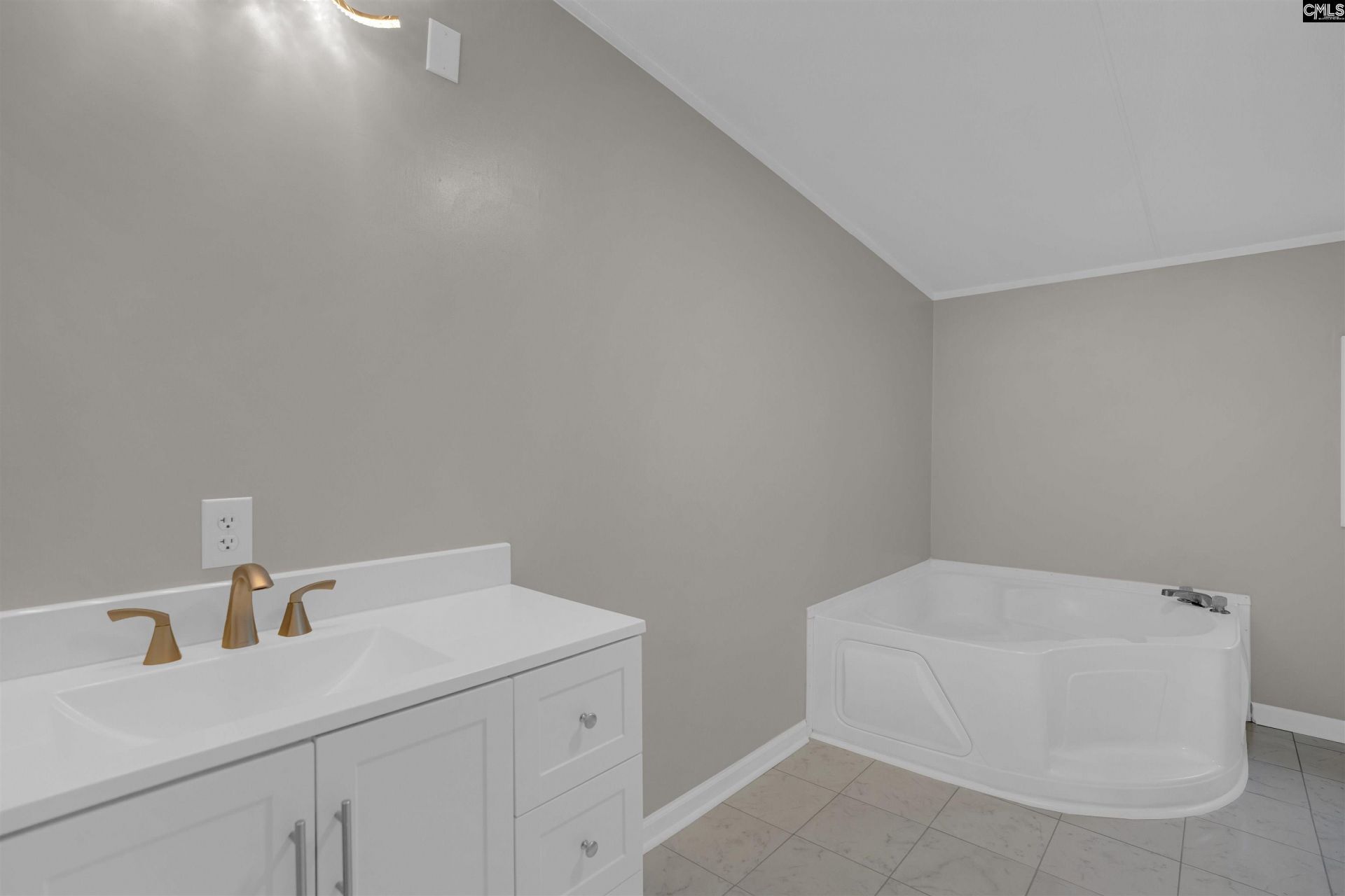 127 Castleville Court Photo 23