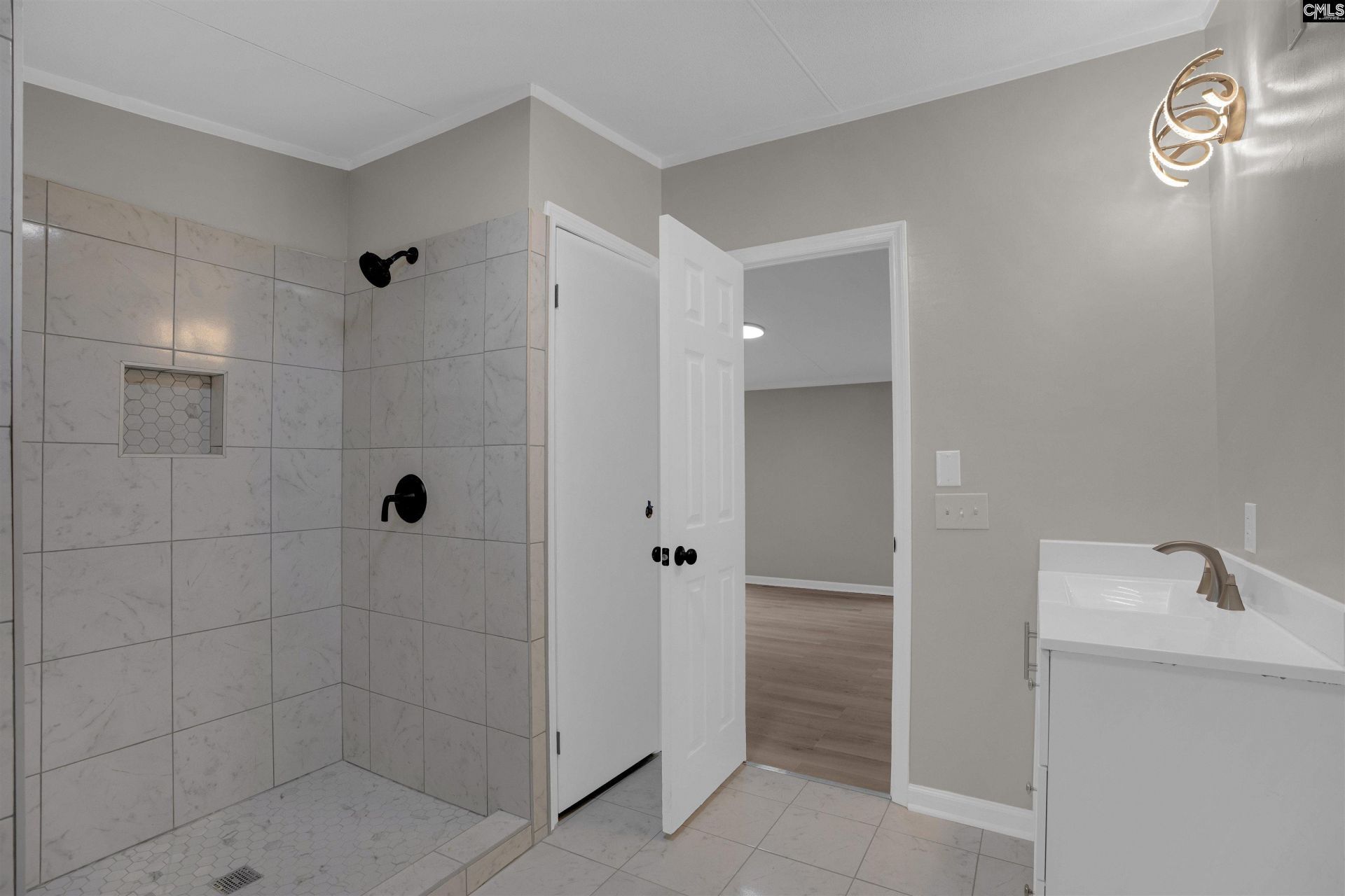 127 Castleville Court Photo 25