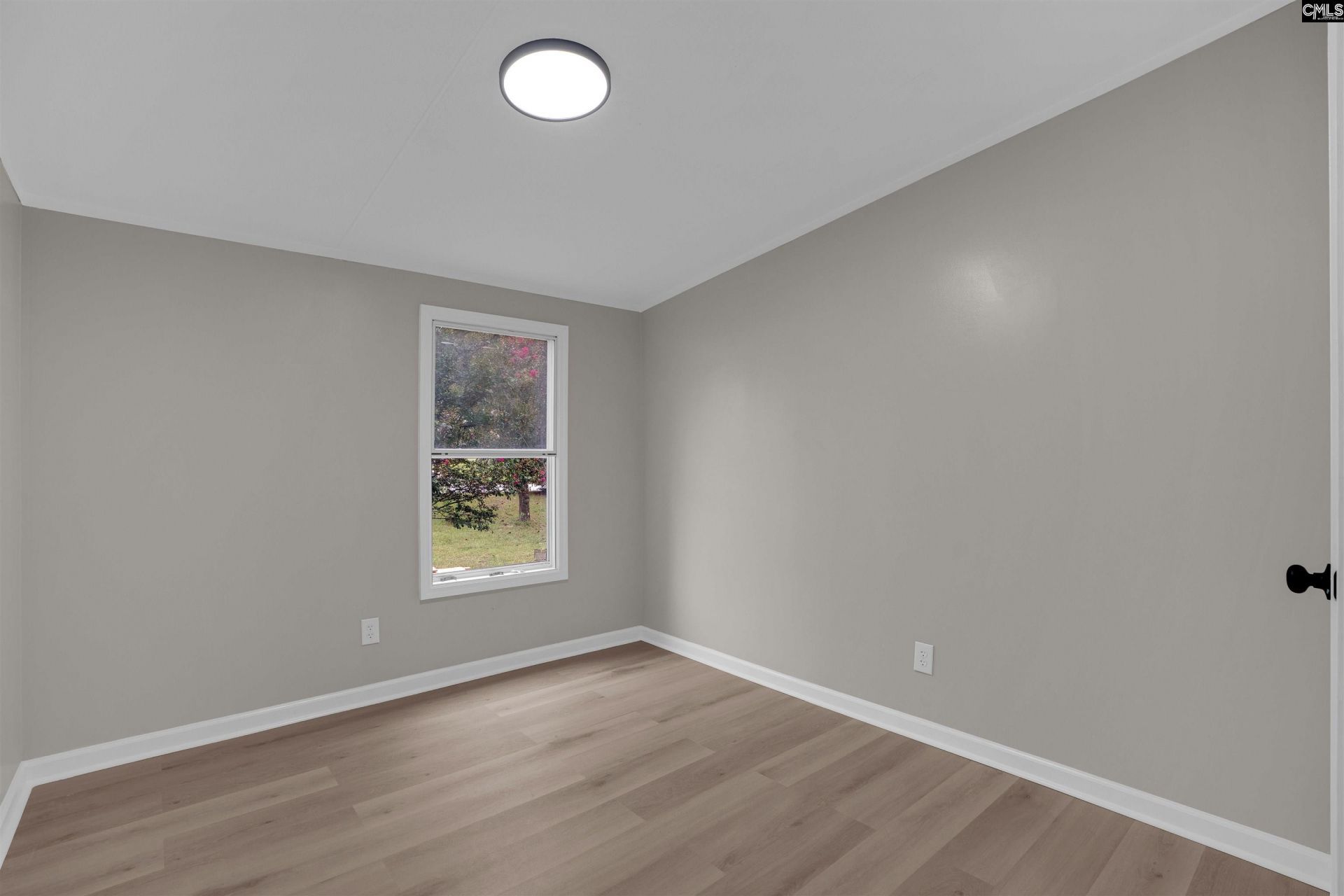127 Castleville Court Photo 32
