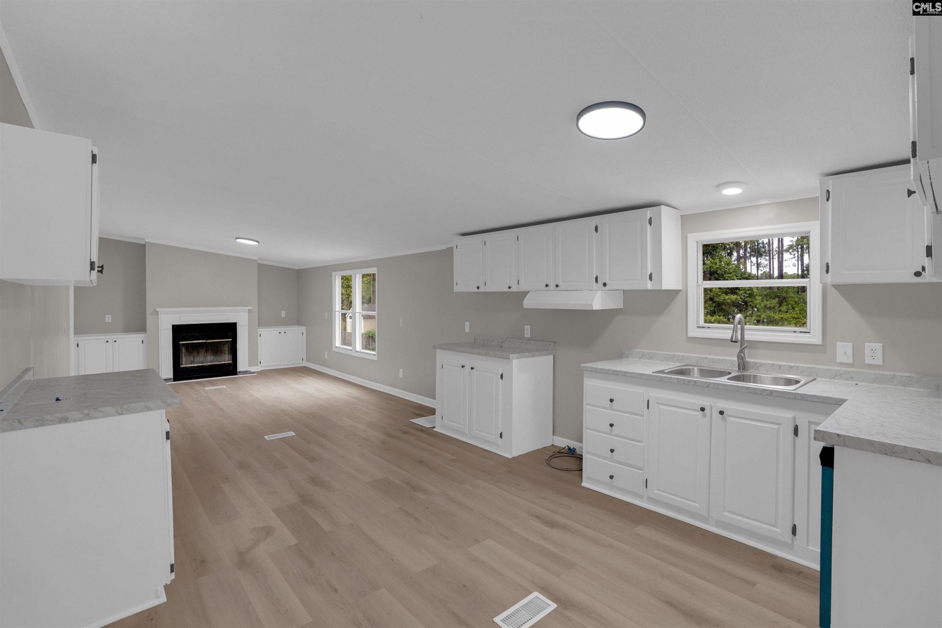 127 Castleville Court Photo 8