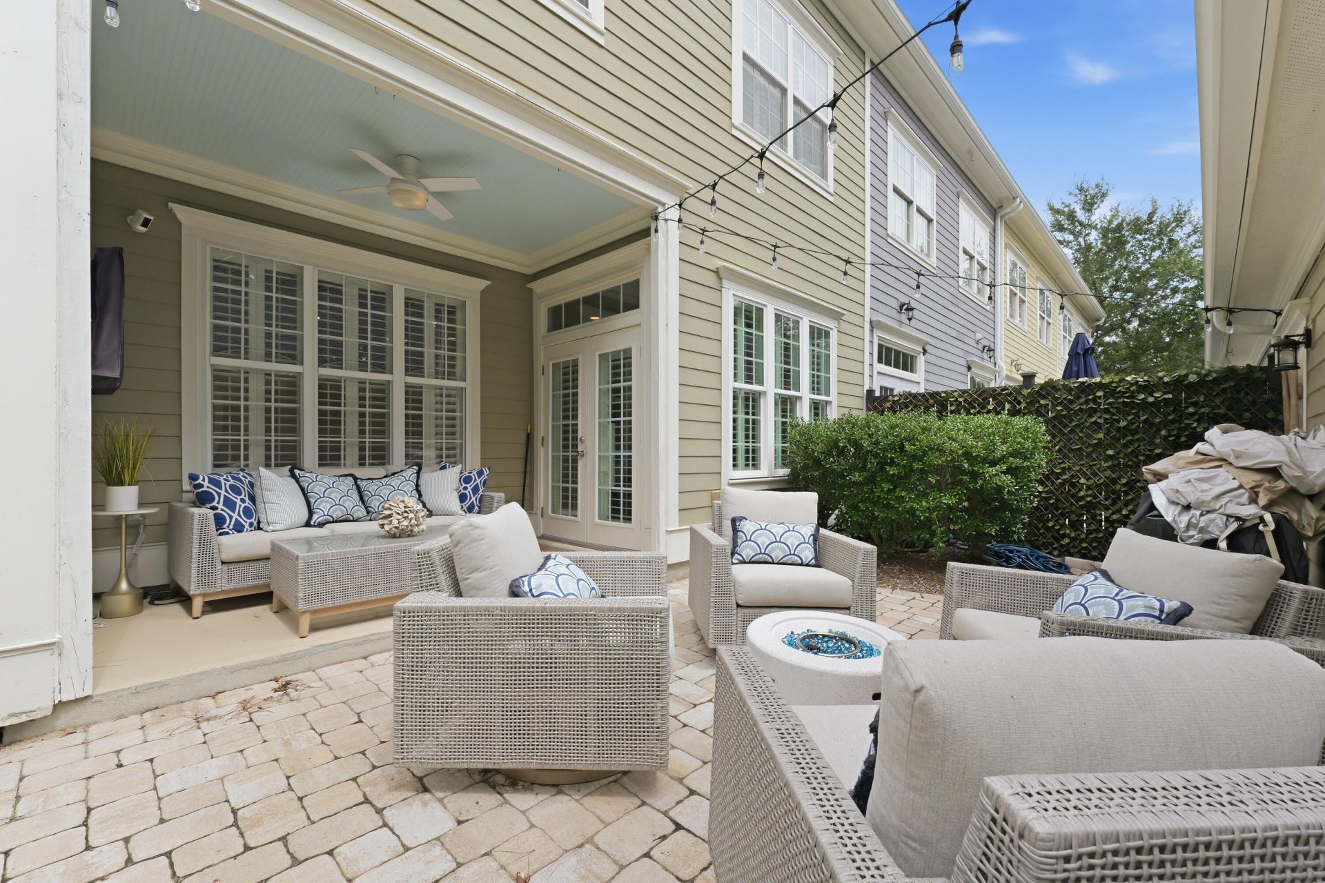 1777 Tennyson Row Photo 2