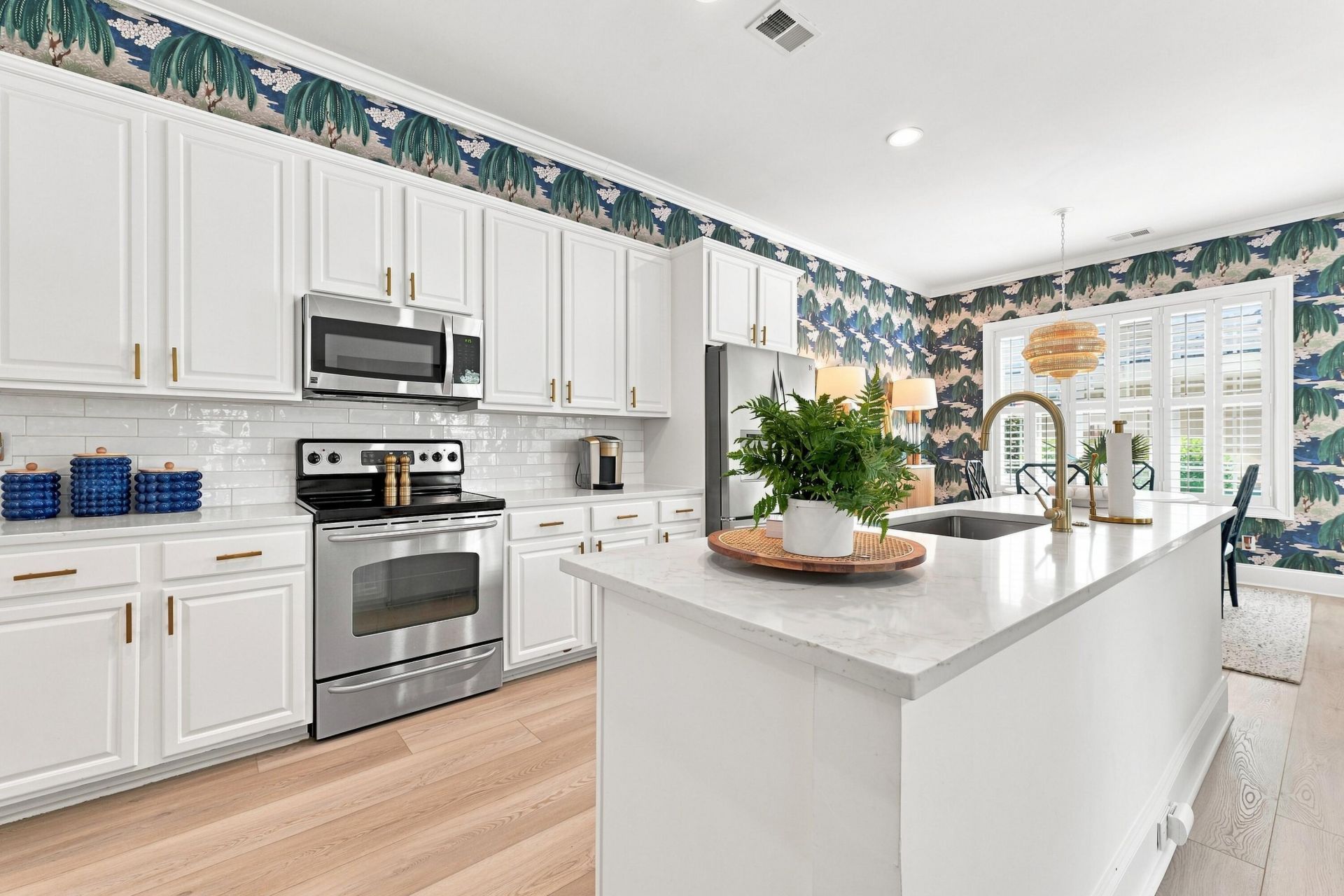1777 Tennyson Row Photo 8