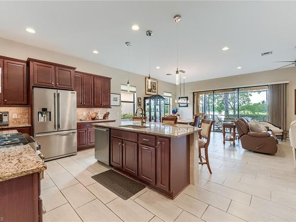 1940 Mustique ST, NAPLES, FL 34120