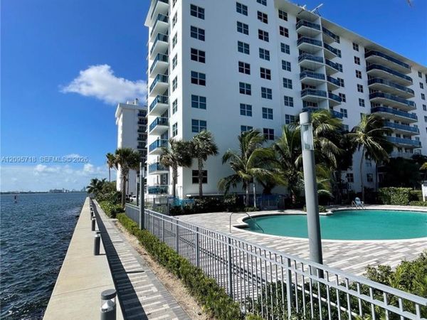 7501 E Treasure Dr , Unit 3P, North Bay Village, FL 33141