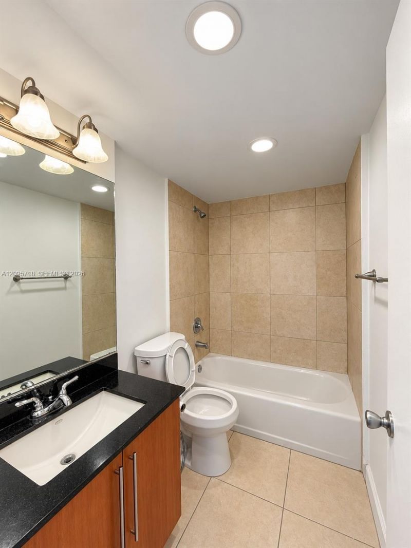 7501 E Treasure Dr , Unit 3P, North Bay Village, FL 33141 Photo