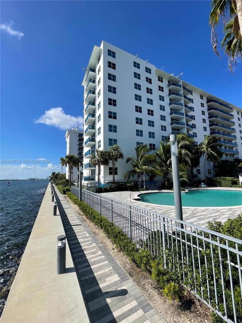 7501 E Treasure Dr , Unit 3P, North Bay Village, FL 33141 Photo