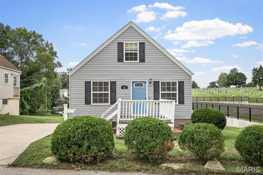 613 Schaefer Place, Saint Charles, MO 63301 Main Photo