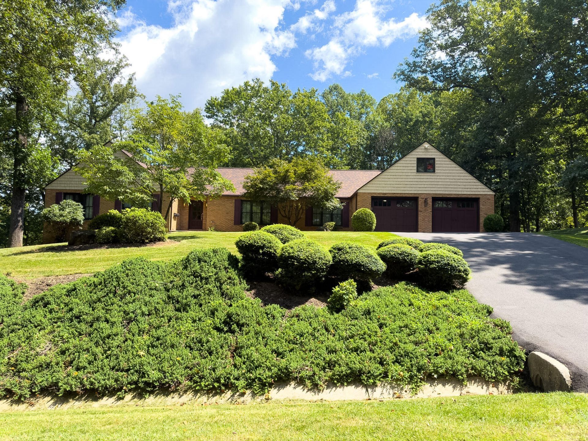 7678 Old Mill Forest Dr, Roanoke, VA 24018 Main Photo