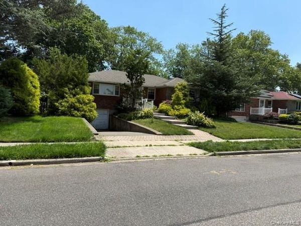 219 Willets Lane , Jericho, NY 11753
