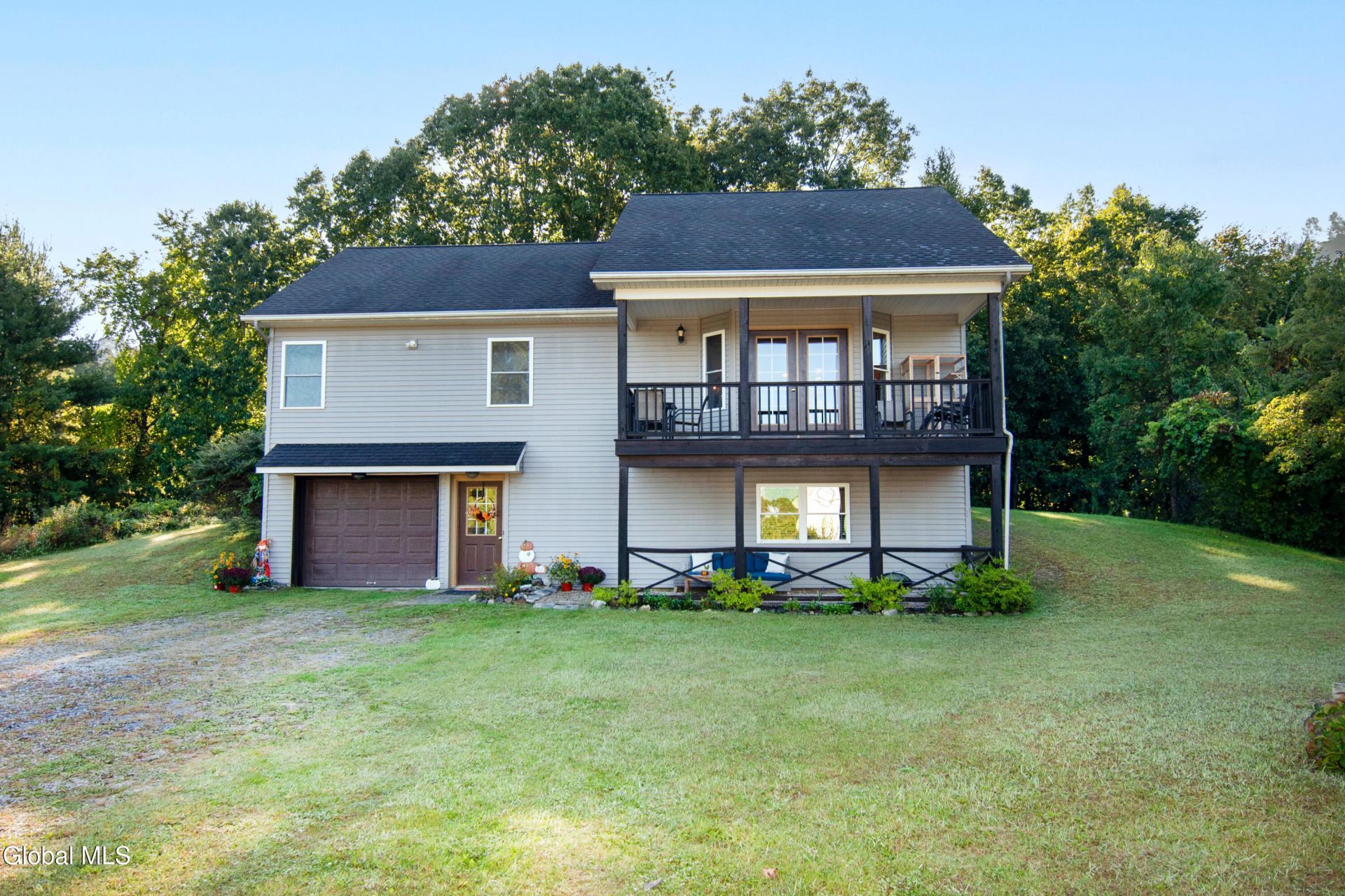 419 Verbeck Avenue, Schaghticoke, NY 12154 Main Photo