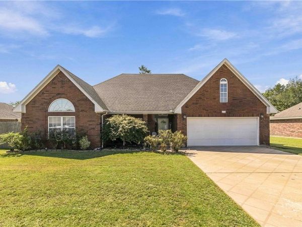 214 Center Drive , Lowell, AR 72745